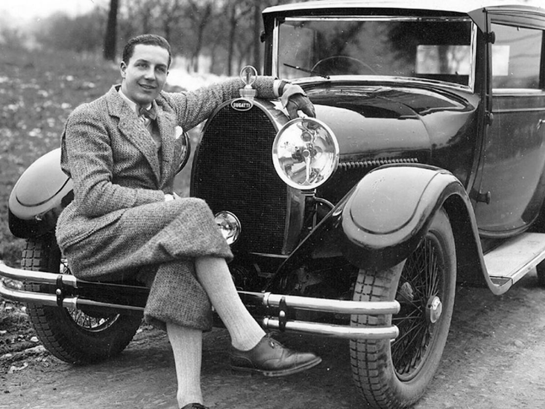 Жан Бугатти с автомобилем Bugatti