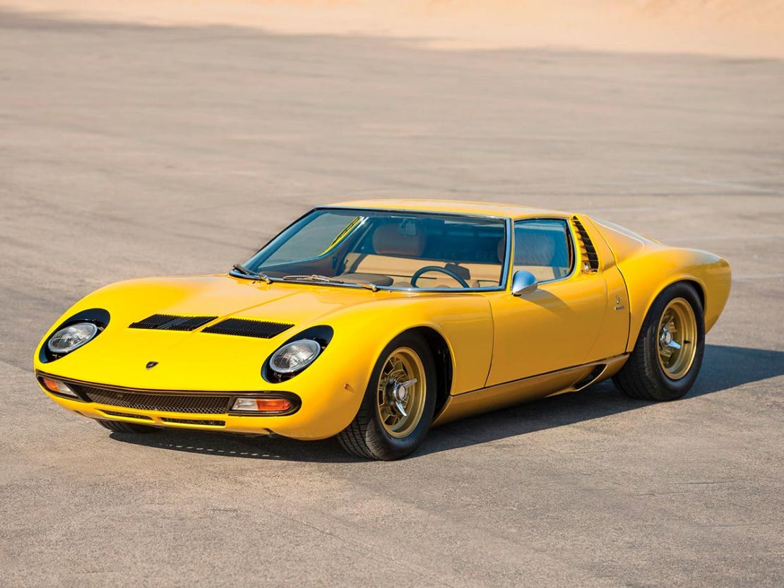 Lamborghini Miura желтого цвета