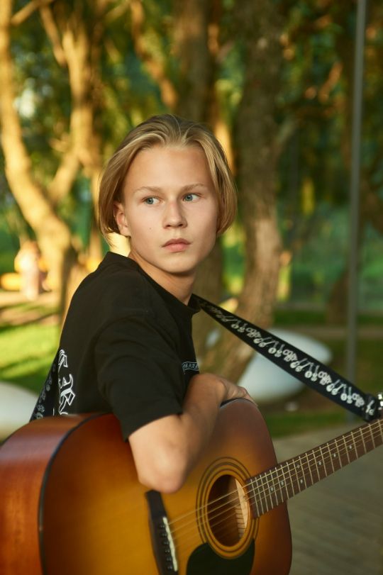 08 февраля 2026 — В Брайте стартует короткий курс игры на гитаре
Центр пригласил детей и взрослых на короткий курс игры на гитаре. За 4 месяца участники смогут научиться играть и петь 4 песни.