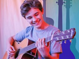 05 февраля 2026 — Подарочный сертификат на курс гитары «Брайт» предложил подарочный сертификат на курс гитары к праздникам. В него входят 36 занятий с педагогом, гитара в подарочной упаковке и выступление на итоговом концерте.