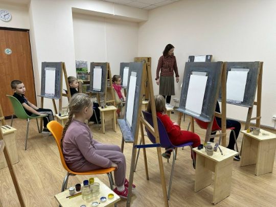 31 января 2026 — Как поддержать юного художника
В публикации собраны советы для родителей, как правильно поддерживать интерес ребёнка к рисованию. Главное — хвалить за процесс, замечать детали, бережно относиться к работам и поддерживать желание пробовать новое.