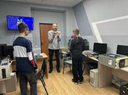 06 февраля 2026 — В Брайте стартует второй модуль курса “Сисадмин для дома” Центр объявил набор на второй модуль курса. Участники будут изучать установку операционных систем, драйверы, настройку домашней сети, защиту информации и восстановление данных.