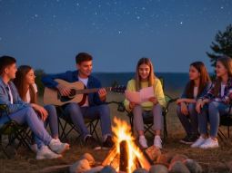 12 февраля 2026 — Короткий курс гитары помогает быстро выйти на результат Центр рассказал, что за 4 месяца занятий на коротком курсе ученики учат 4 песни, которые можно исполнять в компании. Публикация подчёркивает тёплую атмосферу и понятный подход к обучению.