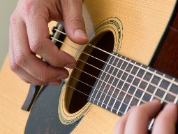 22 марта 2026 — В «Брайте» рассказали, почему гитара подходит как первый инструмент Центр отметил, что обучение игре на гитаре помогает развивать память, координацию, уверенность и интерес к музыке. Также была объявлена скидка 10% при оплате годового курса до 31 июля.