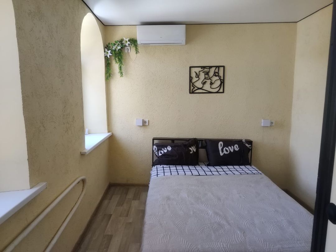 Посуточно арендуемая квартира на Красных Зорях 142 в Ростове-на-Дону