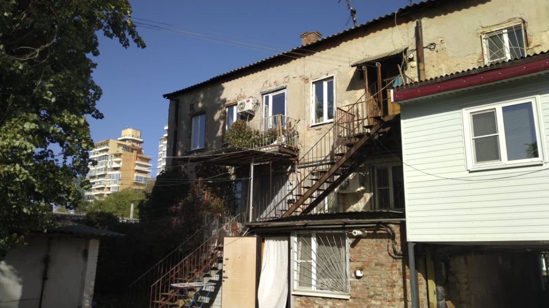 Посуточно арендуемая квартира на Красных Зорях 142 в Ростове-на-Дону