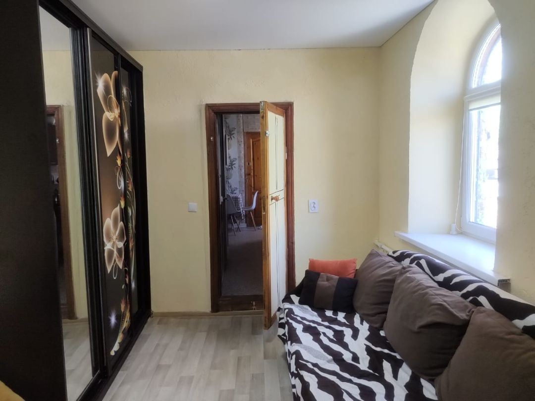 Посуточно арендуемая квартира на Красных Зорях 142 в Ростове-на-Дону