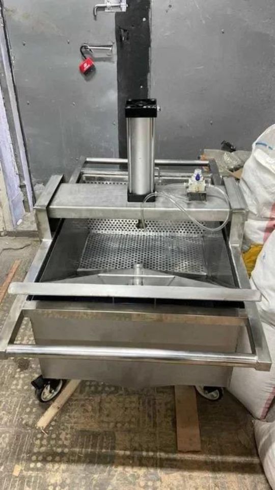 Пресс тележка для удаления жидкости из продуктов