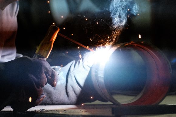 Искра идеи пробуждает внутренний огонь