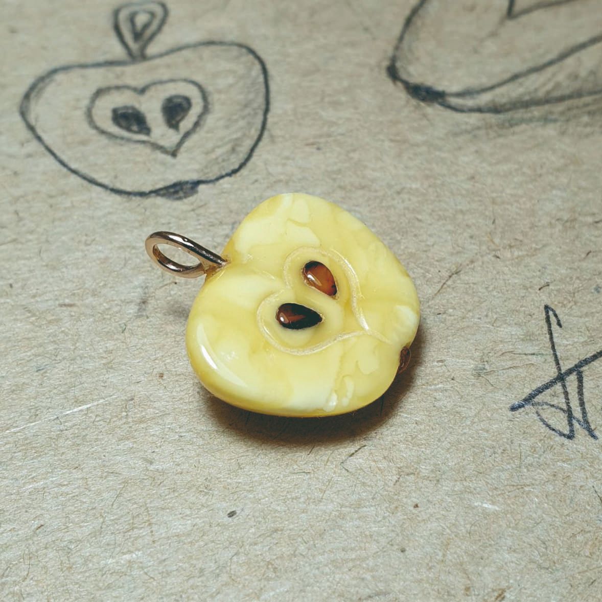 Яблоко янтарь