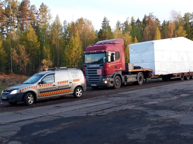 Фура с сопровождением