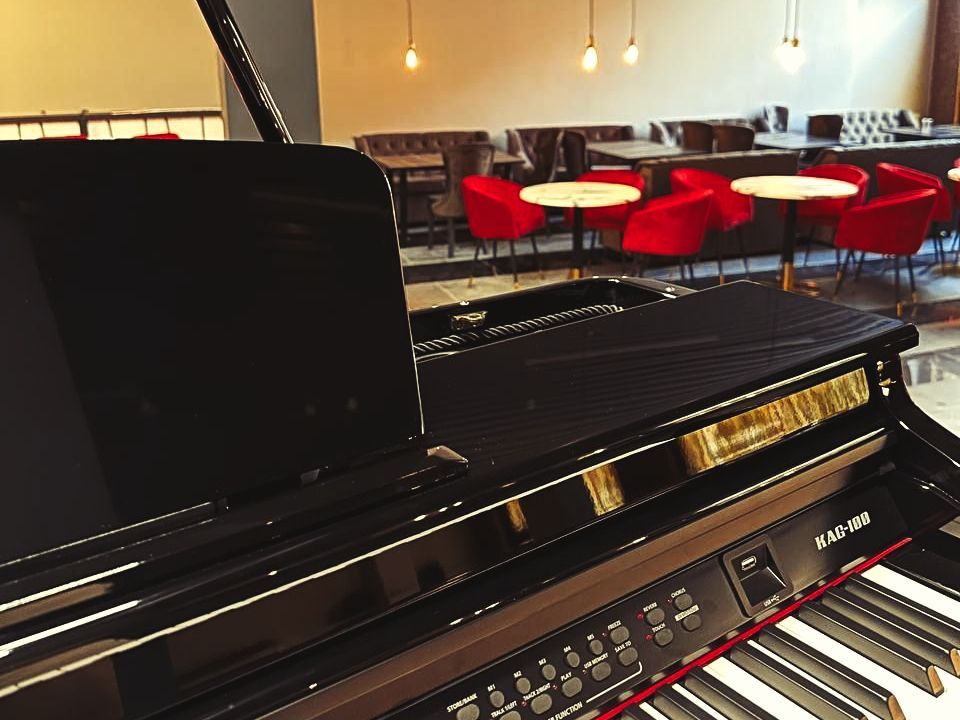 Зал с роялем москва