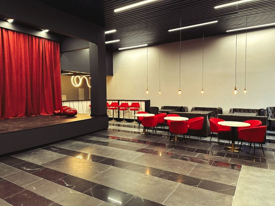 аренда зала со сценой