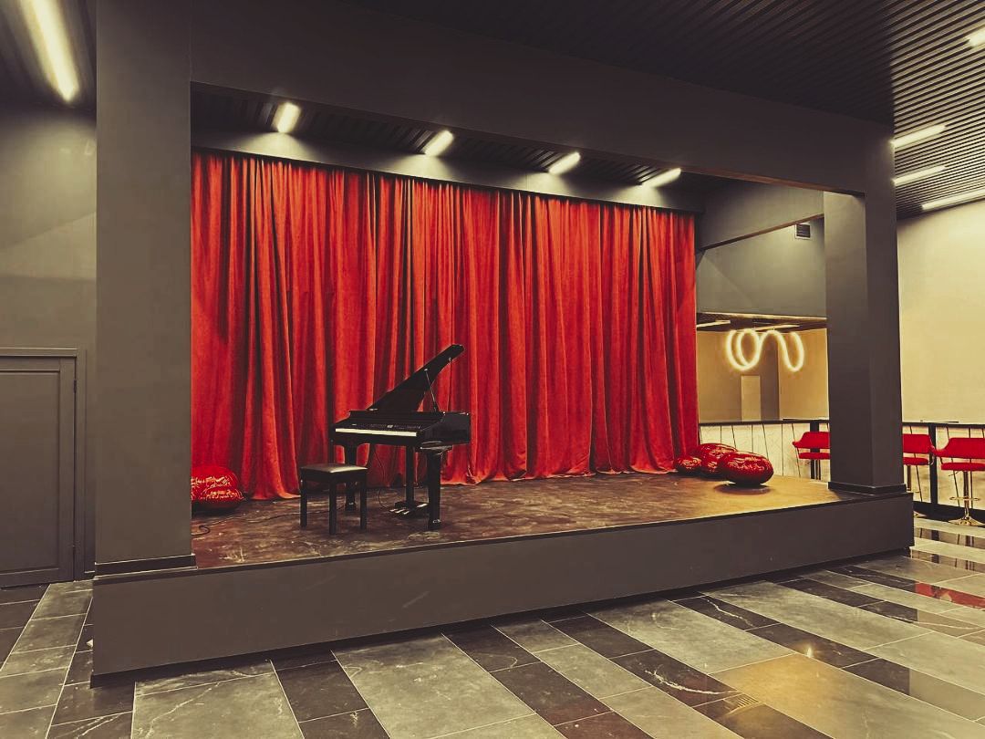 Зал со сценой москва