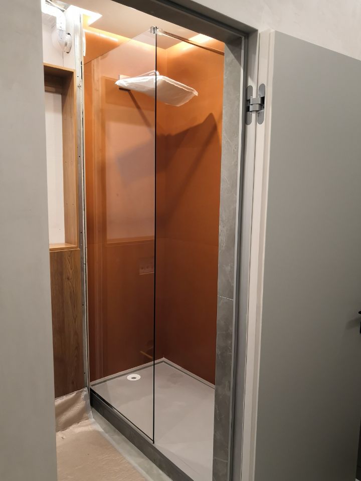 Стеклянная перегородка