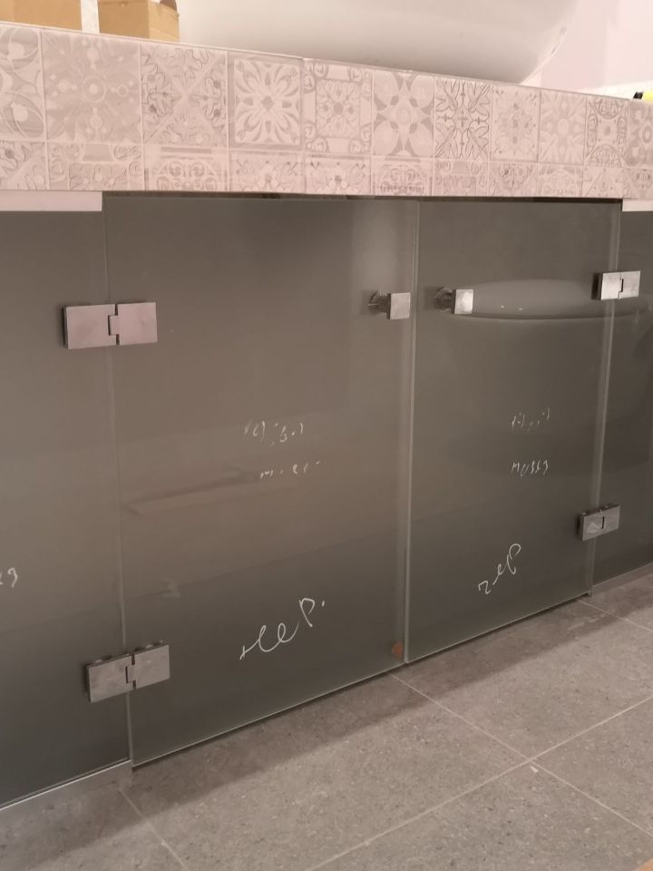 Стеклянные дверки