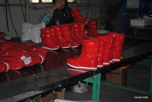 Сапоги для кокаколы