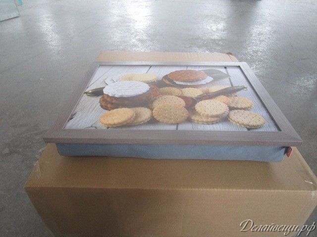 Столик на подушке