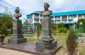 Гостиница Новинка, дворик с садом