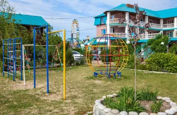 Гостиница Новинка, детская площадка