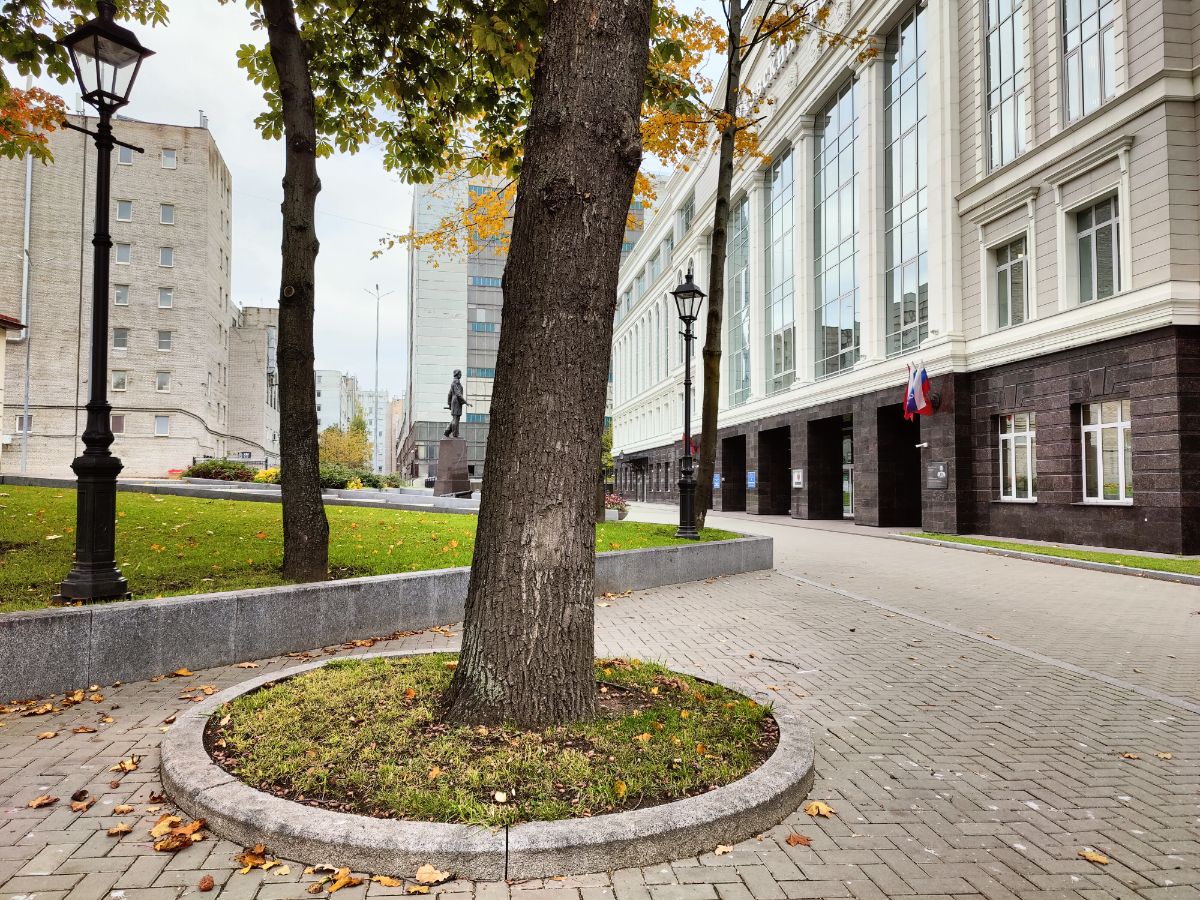 Входная группа Обуховского завода (СПб)