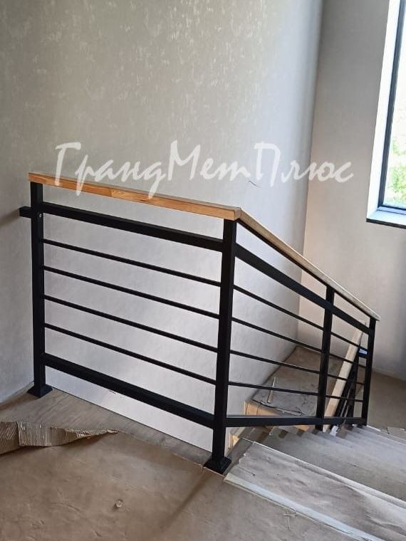 Перила сварные

от 6.500 рублей за метр погонный. Деревянный поручень рассчитывается отдельно