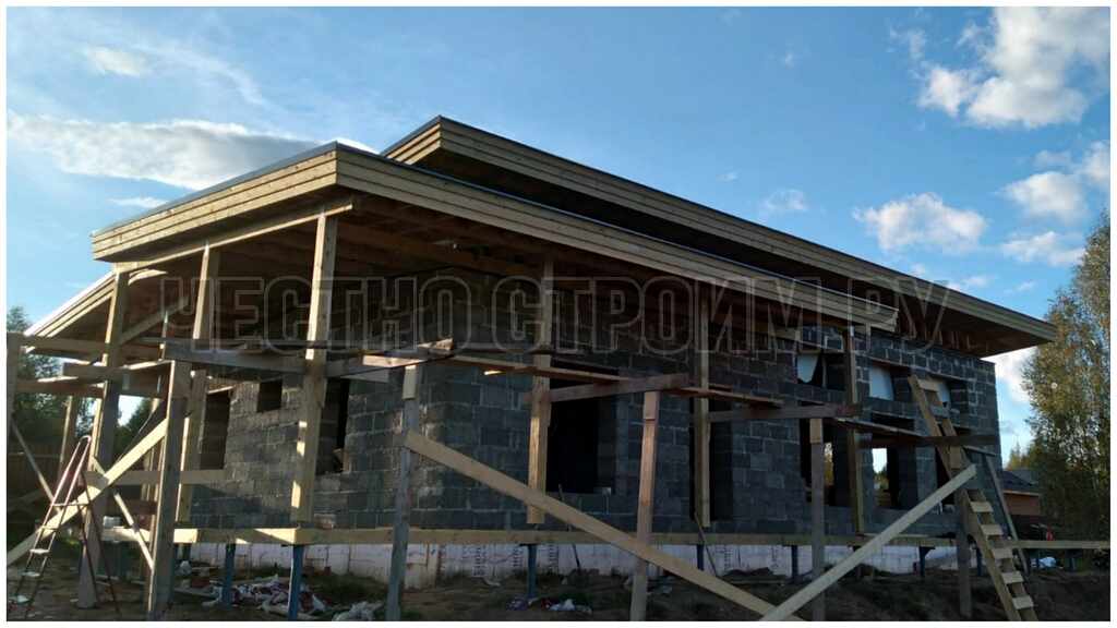 Дом из арболита строили в Талдоме