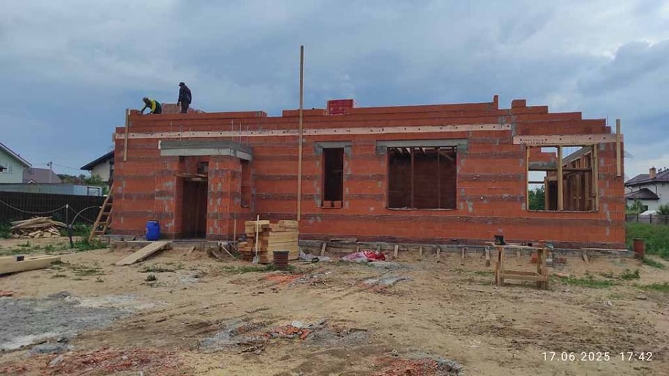 Приступили к кладке фронтонов