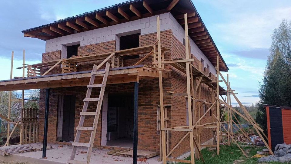 Строим дом из газобетона с облицовкой кирпмчом