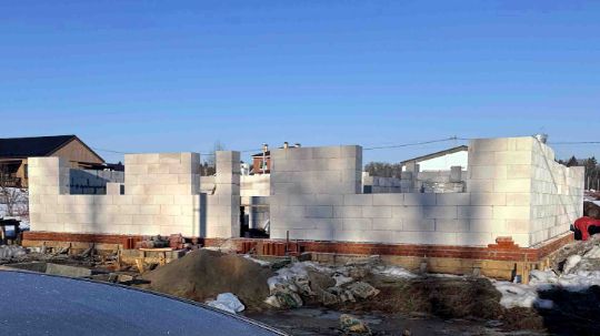 Кладка коробки из газоблока