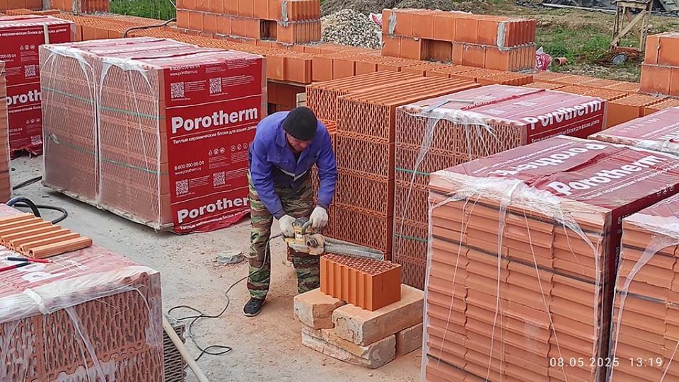 Резка керамического блока сабельной пилой