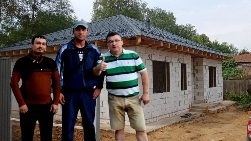 Фото с заказчиком одноэтажного дома из газобетона в Пушкино