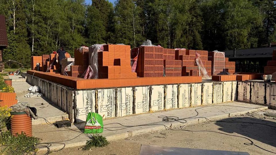 Кладка первого ряда керамического блока