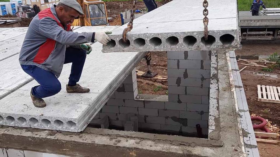 Укладка плит перекрытия