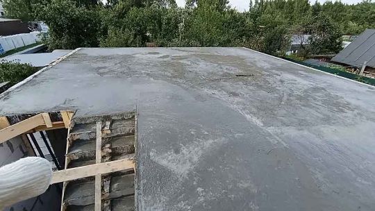 Залили монолитное перекрытие