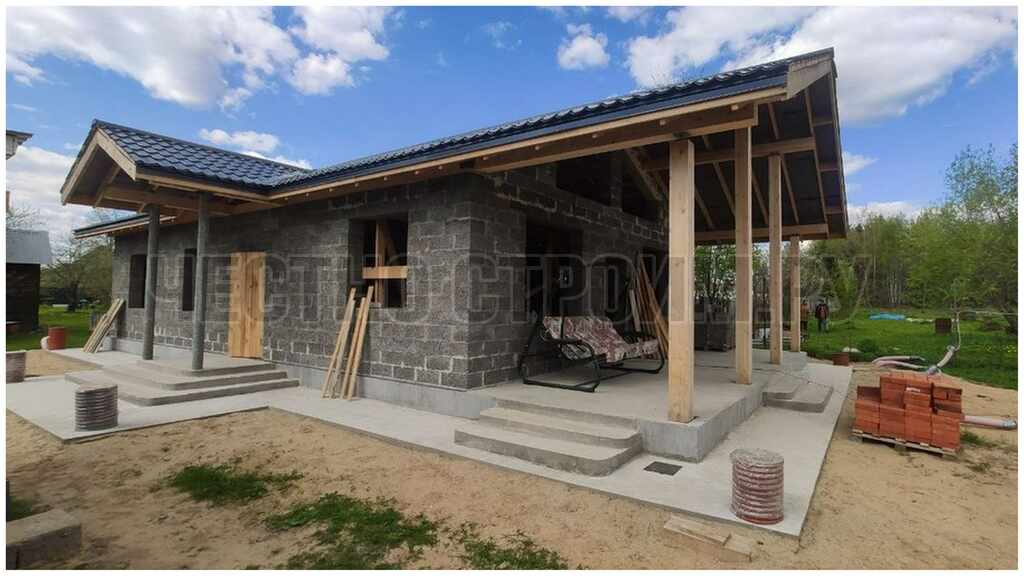 Фото построенного нашей бригадой дома из арболита в Шатуре . Заказ с "Авито"