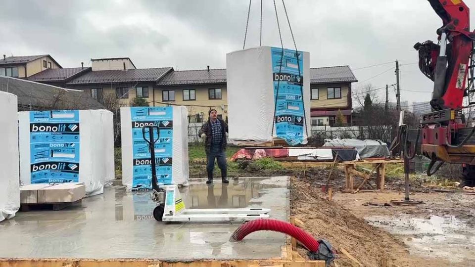 Приступаем к возведению коробки дома из газобетона