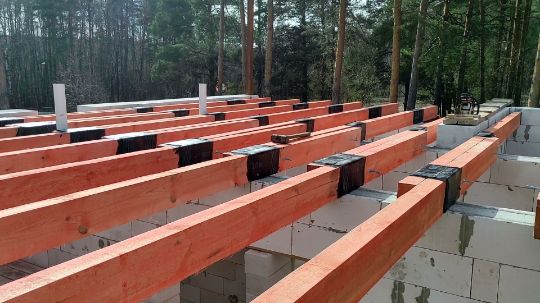 Деревянные балки перекрытия