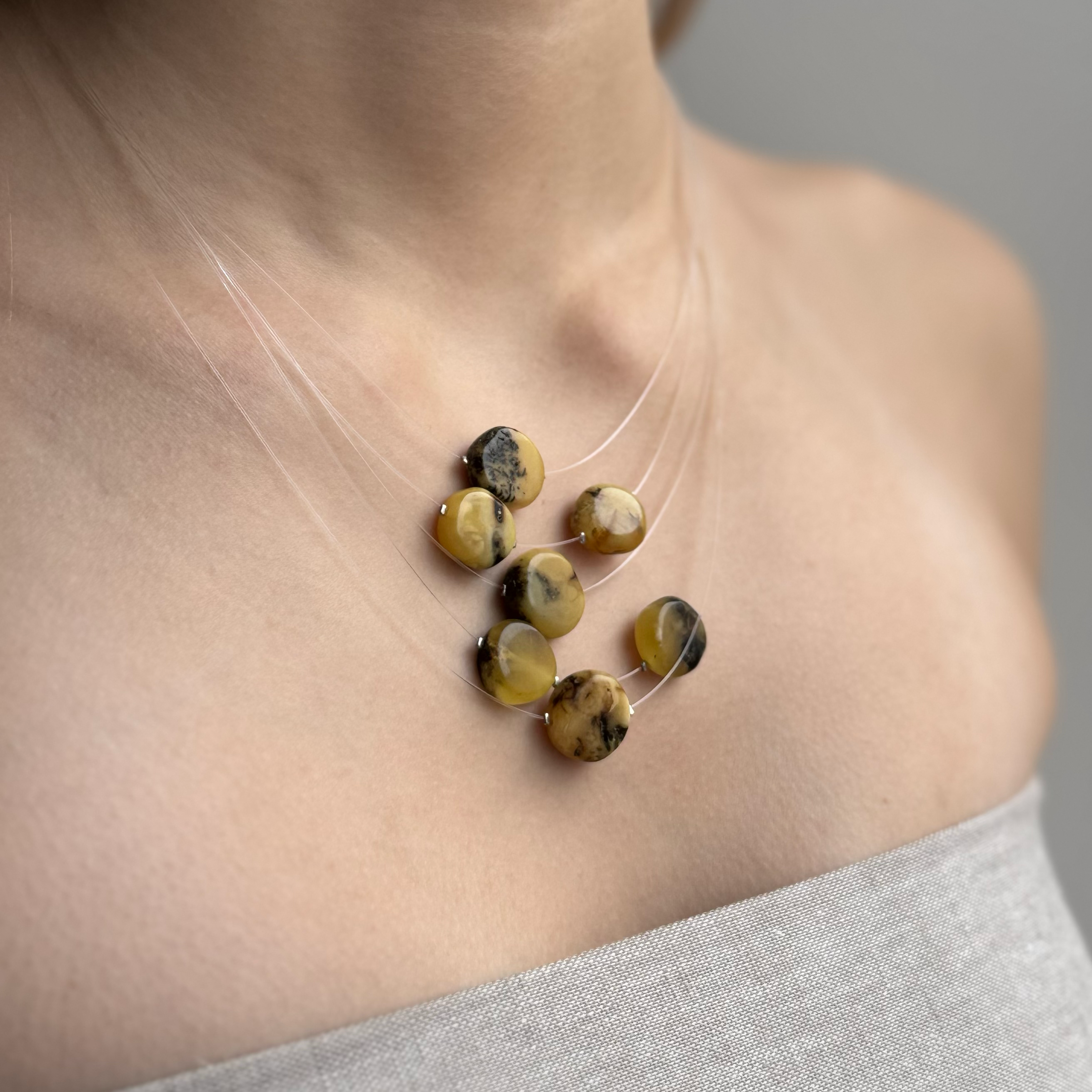 Шесть причин для радости
колье, янтарь