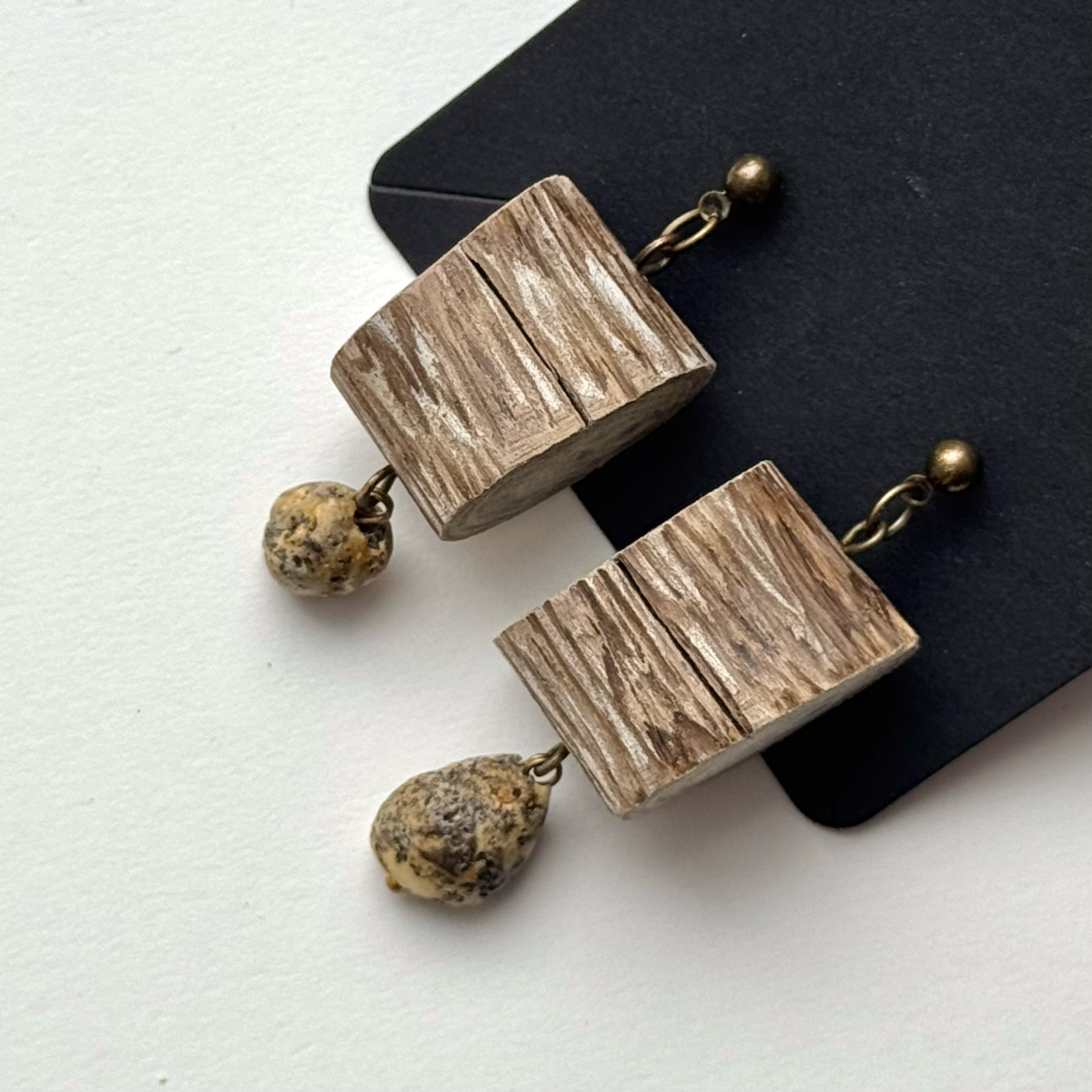 Природное равновесие
серьги, дрифтвуд, янтарь, гематит