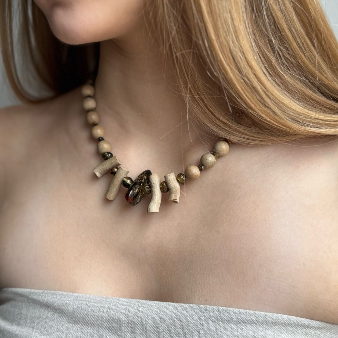 Вовременье
колье, янтарь, дрифтвуд, гематит