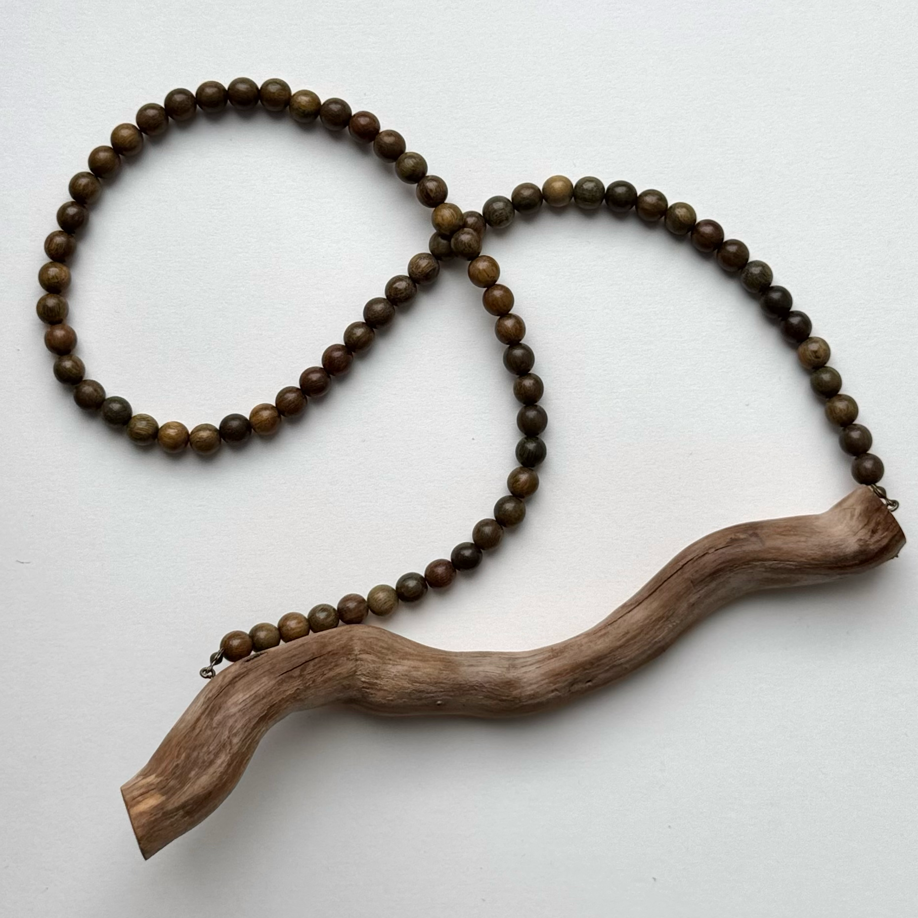 Интуиция колье, дрифтвуд, сандаловое дерево