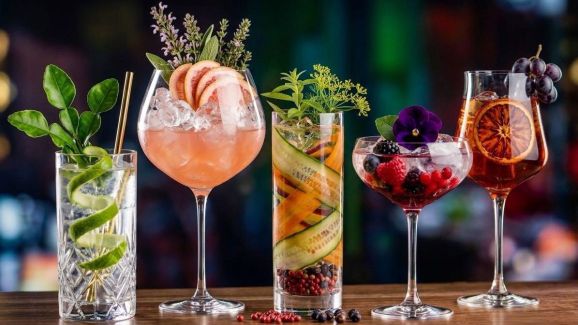 Коктейли и авторские напитки на выездном мероприятии от Catering-Shop в Москве.