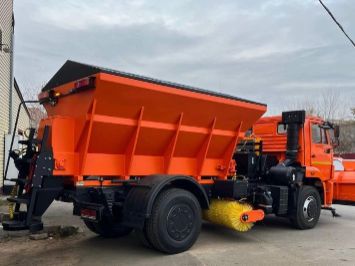 Пескоразбрасыватель на шасси