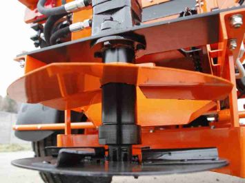 Пескоразбрасыватель прицепной