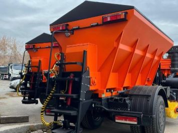 Пескоразбрасыватель на шасси