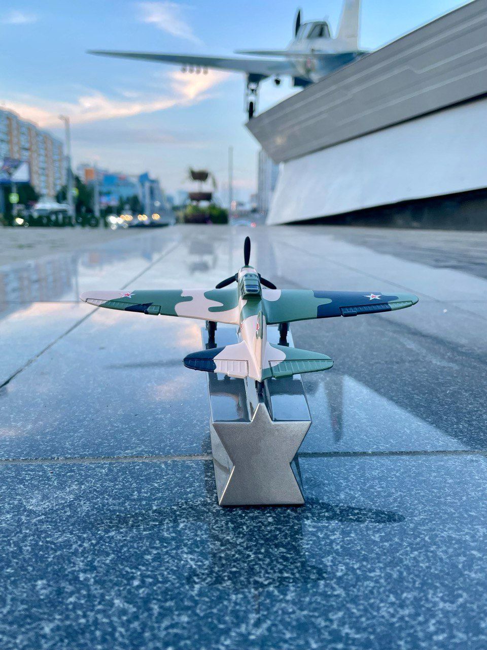 Модель "Памятник штурмовику ИЛ-2" 1:72