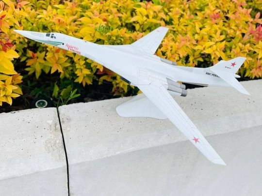 модель самолета ту-160