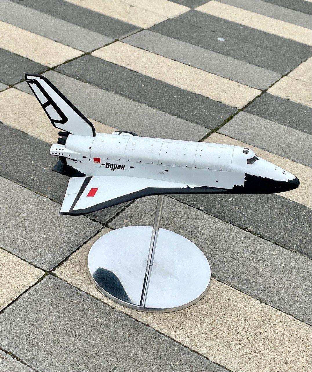 Модель космического корабля "Буран" 1:144