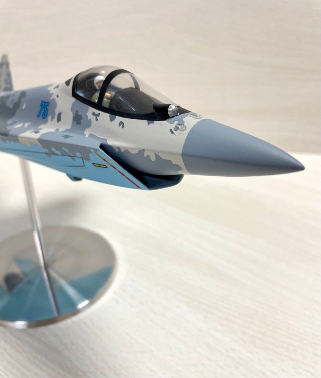 Модель самолета СУ-75 1:48